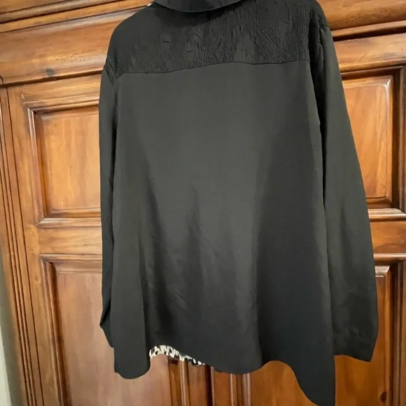 Chico's blouse Roxanna Crinkle Animal-Mix Shirt - Picture 5 of 9